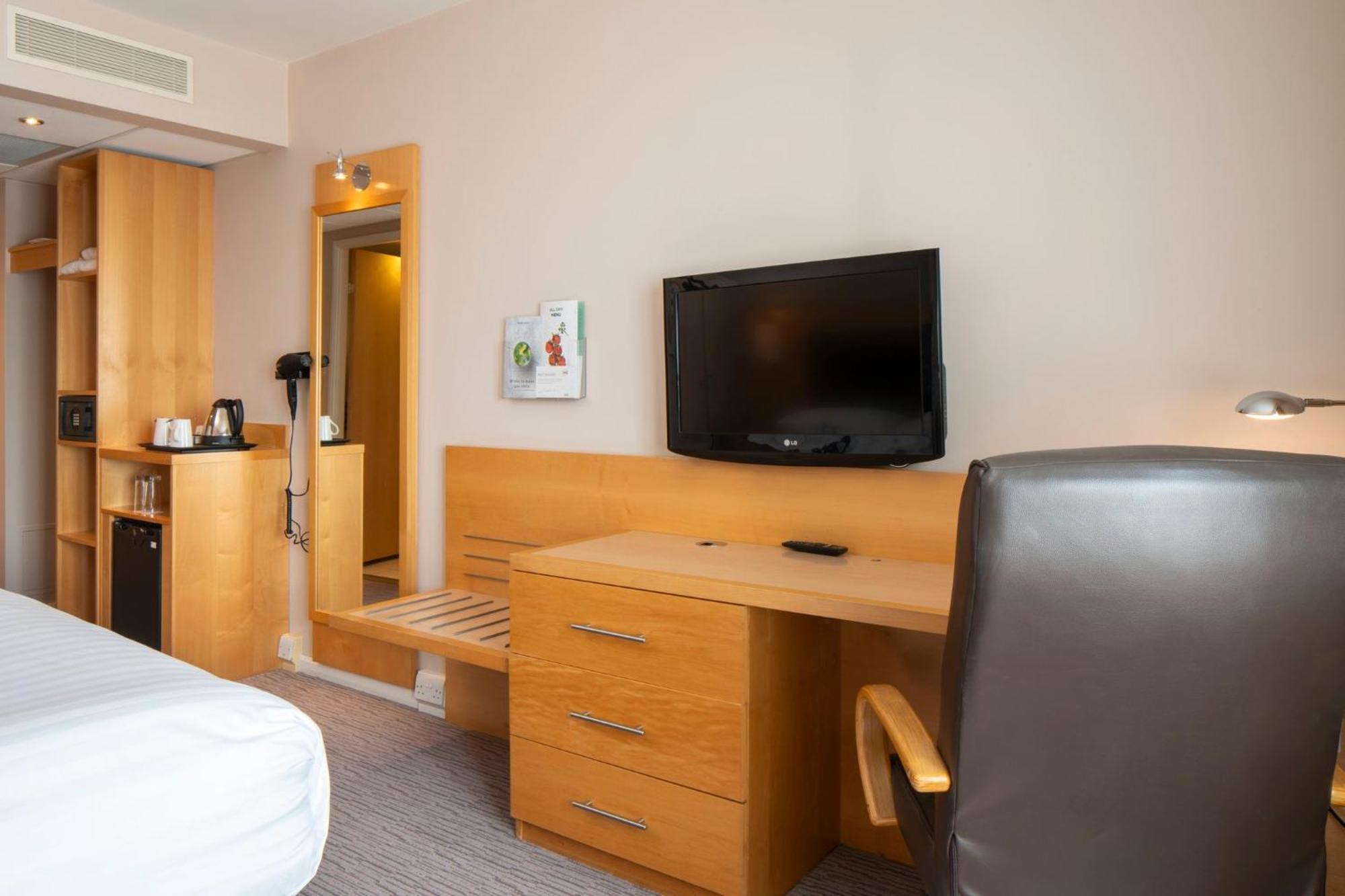 Standard Queen Room